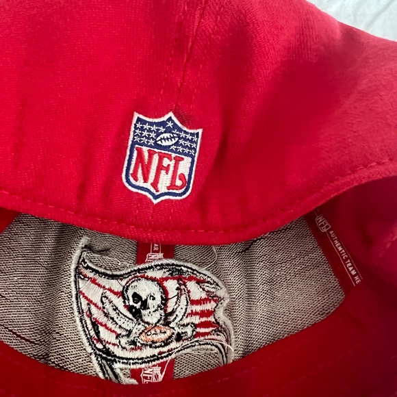 Tampa Bay Buccaneers Reebook Red Cap Previously Owned. Stretch Pirate 
B18 - Picture 7 of 9